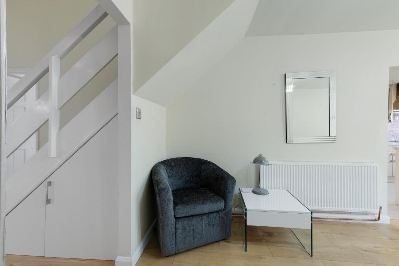 Staiforce 2 Bedroom House With Parking Maidenhead Dış mekan fotoğraf