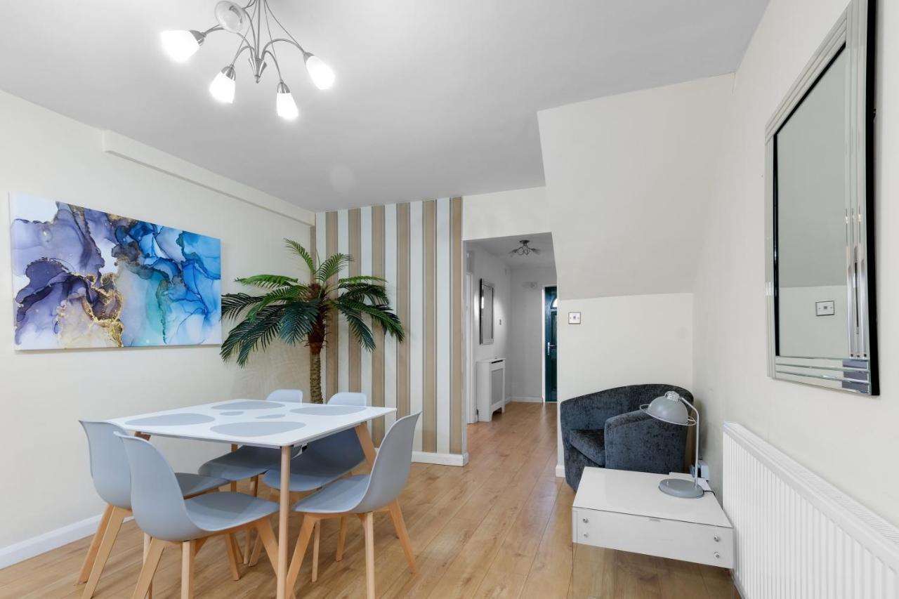 Staiforce 2 Bedroom House With Parking Maidenhead Dış mekan fotoğraf