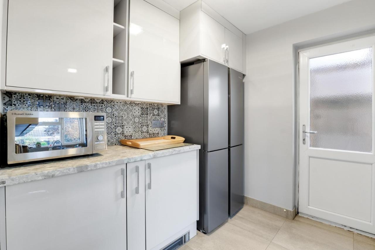 Staiforce 2 Bedroom House With Parking Maidenhead Dış mekan fotoğraf