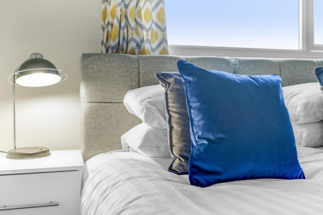 Staiforce 2 Bedroom House With Parking Maidenhead Dış mekan fotoğraf