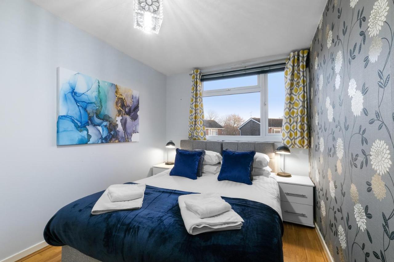Staiforce 2 Bedroom House With Parking Maidenhead Dış mekan fotoğraf