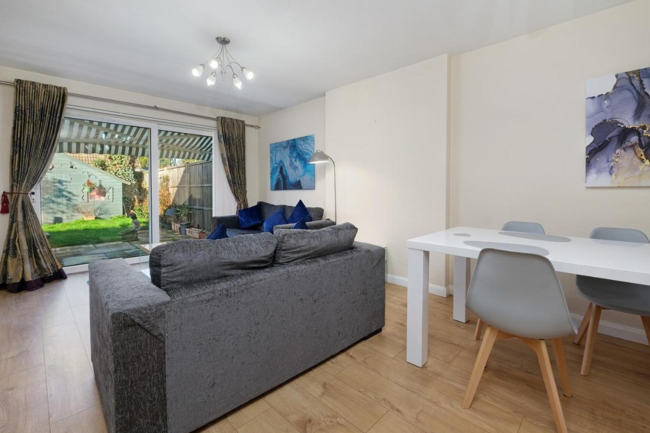 Staiforce 2 Bedroom House With Parking Maidenhead Dış mekan fotoğraf